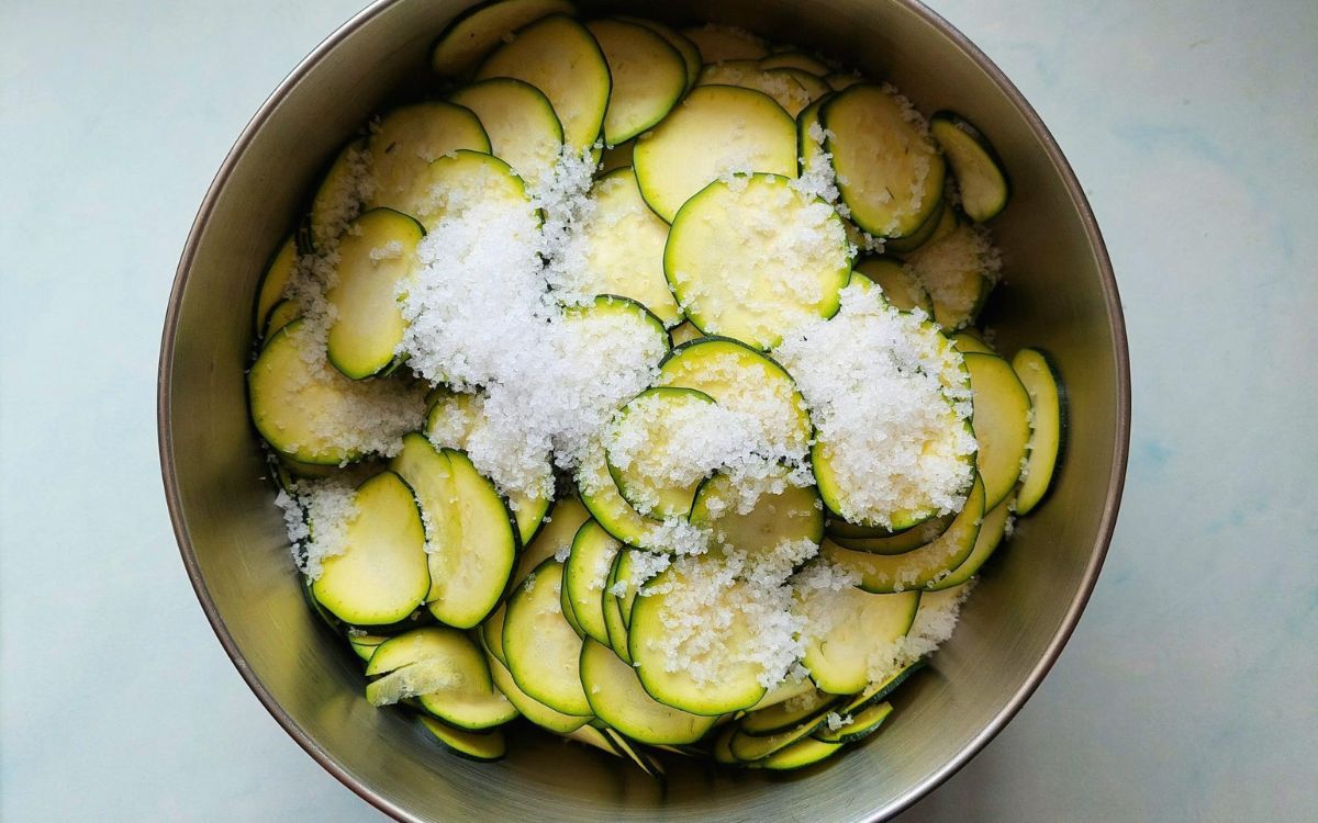 Zucchini Storage Tips: Vinegar Wash Technique zucchini storage tips The Vinegar Wash Technique (Extended Shelf Life Boost)